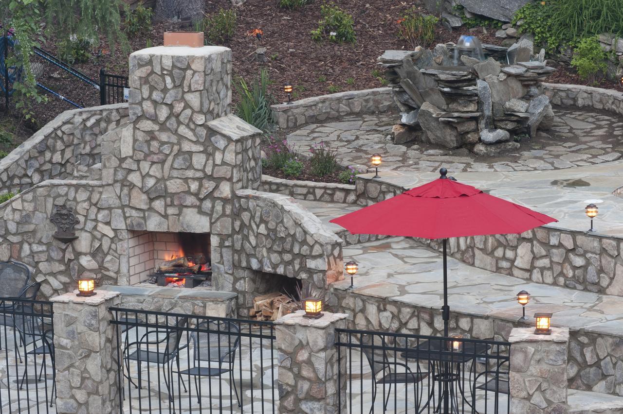 The Esmeralda Inn And Restaurant Chimney Rock Kültér fotó